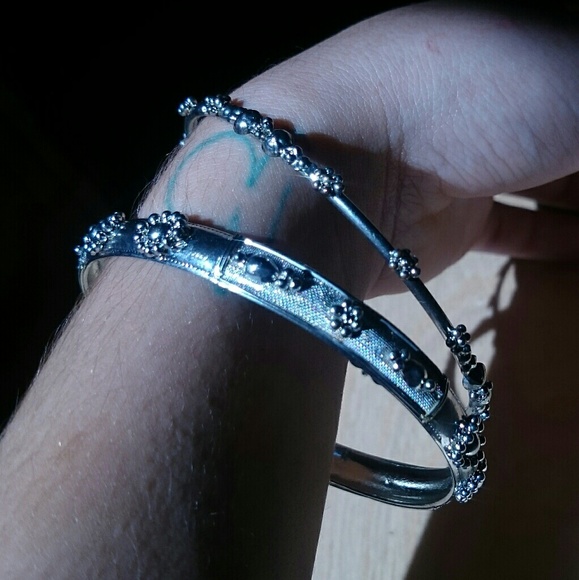 Matching Metal Flower Bangles🌸 - Picture 3 of 7